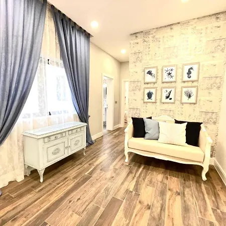 Apartment Luxury 3 Bedroom *