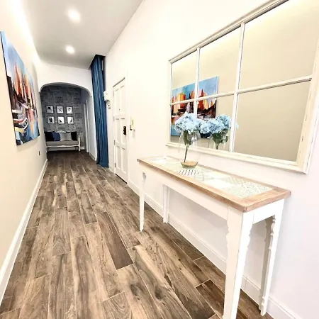 Apartment Luxury 3 Bedroom *
