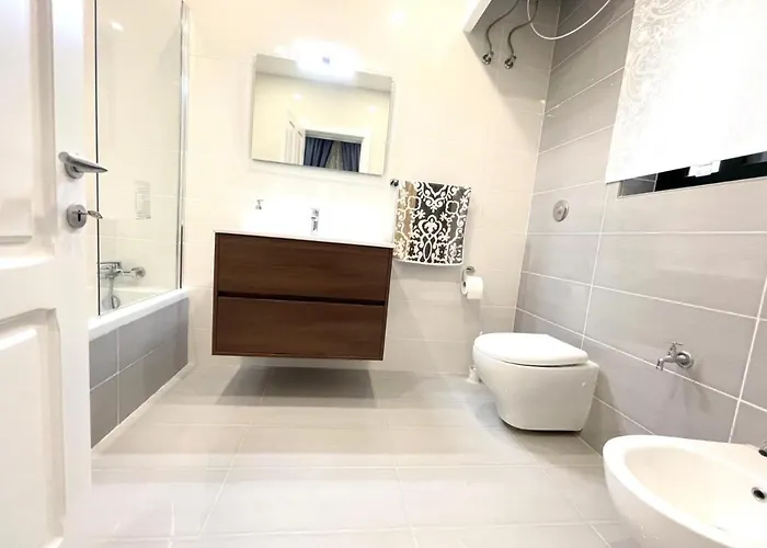 Luxury 3 Bedroom * クレンディ